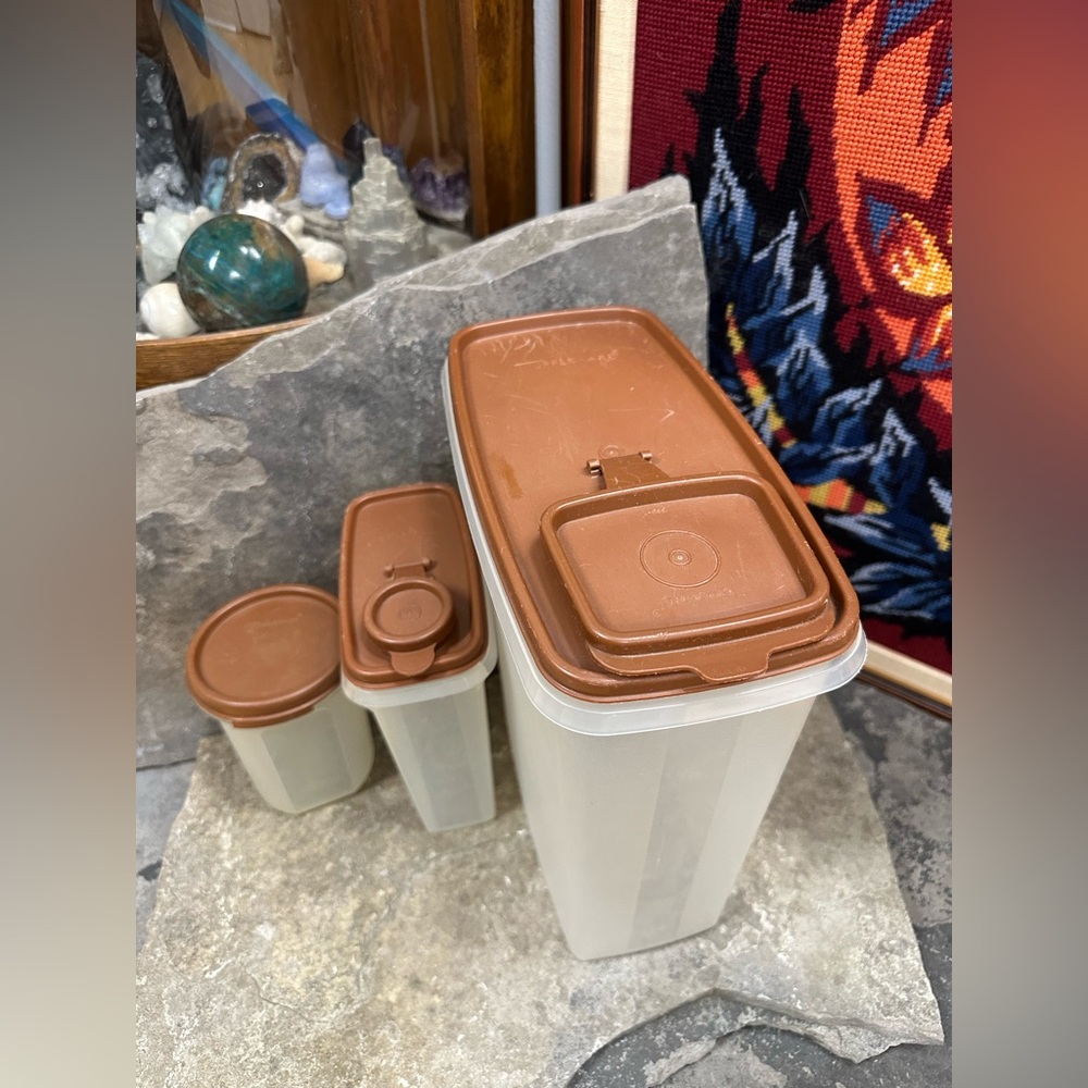 Brown Top Vintage Tupperware Set